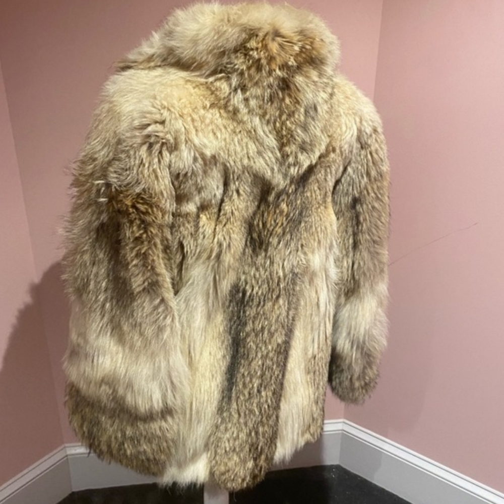 Kim Kardashian COYOTE FUR COAT - Picture 6 of 7
